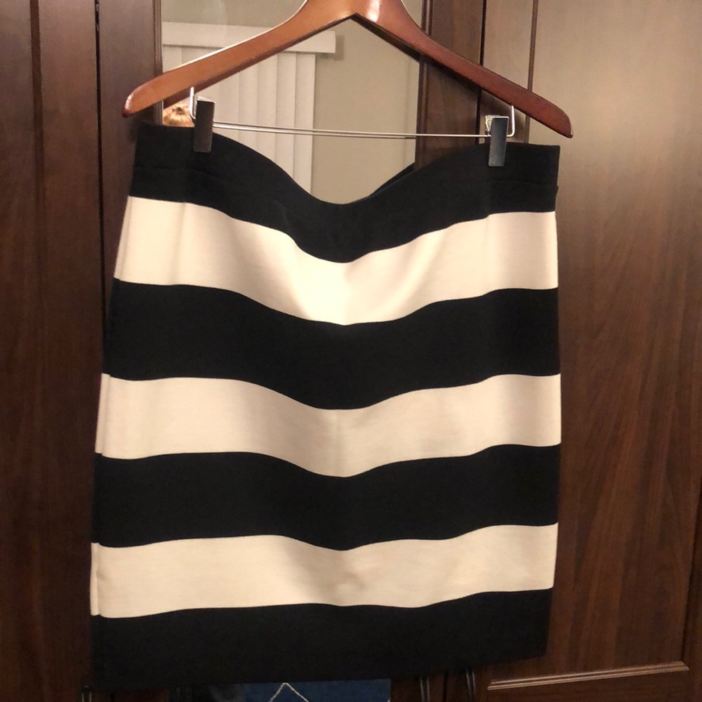 Elle Black White Stripe skirt